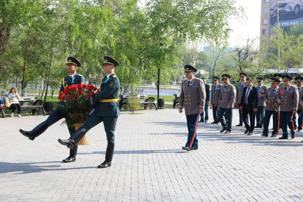 Әйелдерімен жыныстық қатынасқа түскен достар